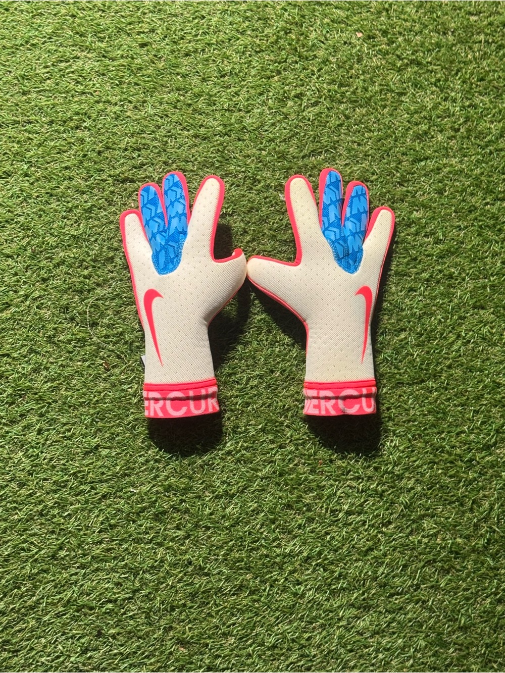 Nike Mercurial Touch Elite Goalkeeper Soccer Gloves Size 7 NWOT